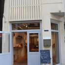 おしゃれな 雑貨店での販売員 兼 デザイン業務
