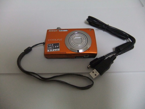 コンパクトデジタルカメラ　NIKON　CoolpixS3000