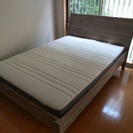 IKEA nyvoll ダブルサイズ ベッドフレーム・マットレスの画像