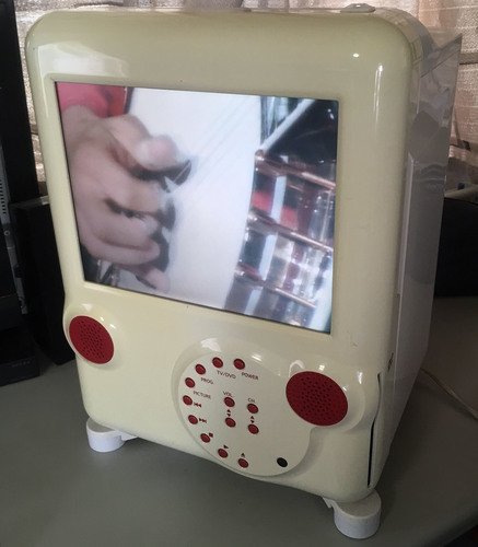 DVDテレ蔵庫」液晶テレビ、DVDプレーヤー、冷蔵庫が一体 (iPod