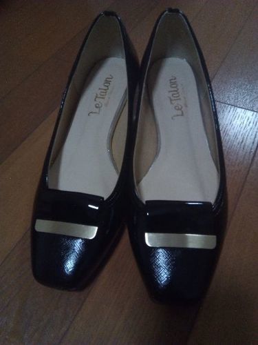 パンプスを3000円でお売りします