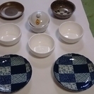 和食に最適な和皿と、ミニチキンラーメン丼の画像