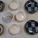 和食に最適な和皿と、ミニチキンラーメン丼の画像