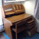 ★中古学習机（ライト、椅子付き）をお譲ります。