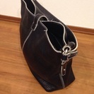 本革 黒のトートバッグの画像