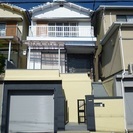 駅近・徒歩2分の戸建賃貸。倉庫としても使用できる電動シャッター付...