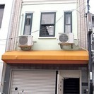 阪急神戸線・京都線・宝塚線が集結する十三駅前の商店街通りを抜けて...