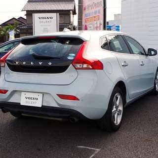  ボルボ V40 T4　セーフティ・ナビゲーションパッケージ （ミスティブルーメタリック） ハッチバックの画像