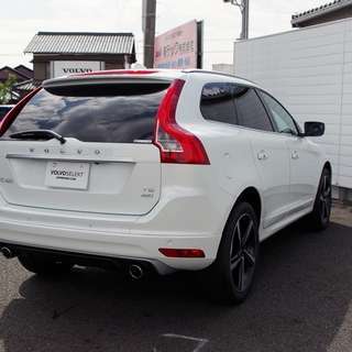  ボルボ XC60 T6 AWD Rデザイン 4WD　弊社デモカー （クリスタルホワイトパール） クロカン・ＳＵＶの画像