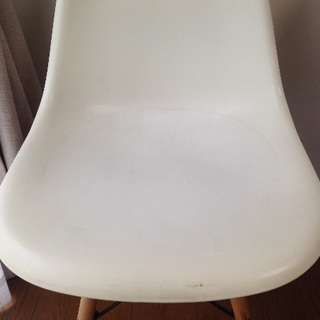 IKEAダイニングチェア2脚の画像