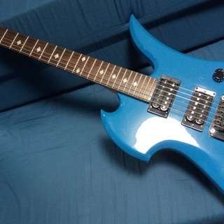 値下げ B.C.Rich エレキギター 青色のモッキンバードになります。