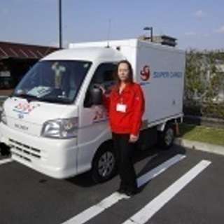 🚚軽貨物👉休み・働く時間・完全自由👉月間報酬額例＝583,627円＝（平成28年10月クール車全国平均報酬額）・全国約7万社⇒業界で圧倒的な顧客数と、無駄な移動を減らす⇒高実車率で「自由と高収入」のある環境を実現！「雇われない自由働き方」軽貨物運送スーパーカーゴグループ熊谷配車センターでは新しい仲間（オーナードライバー）を大募集！未経験者、主婦、フリーター、個人、法人、同業者＞歓迎！「車持ち込み」「協力業者」も「ダブルワーク」OK！ の画像