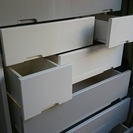 【鏡面仕上げ☆ハイチェスト】ニトリ製シンプルハイチェスト  白／灰色の画像