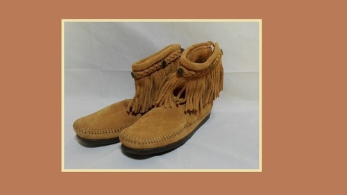 MINNETONKAのHi Top Back Zip Short Boot