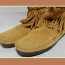 MINNETONKAのHi Top Back Zip Short Bootの画像