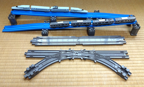 トミカプラレールアドバンス　ガイドレール・ターンアウトレール・坂道レール＆２車両「みずほさくら」・「系京浜東北線」