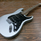 MAVIS/メイビス エレキギター ストラトTYPE メタリックシルバー Mavis/メイビス エレキギター ストラト シルバー 中古品（Y