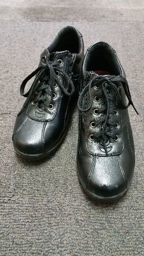 歩きやすい　靴　23.5　黒