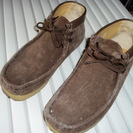 クラークスと他メイカーの靴２足の画像