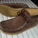 クラークスと他メイカーの靴２足の画像