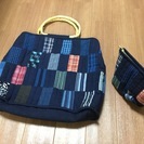パッチワークの手提げ袋とポーチのセットの画像