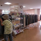 3/19㈰、老人ホームでの洋服食品の出張販売ドライバーの画像