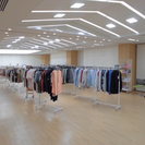 老人ホーム等の施設での洋服の出張販売！時給ドライバー1530円（準中型）、1330円（普通免許）の画像