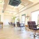 お子様と一緒に出勤できる美容室内託児所の保育士さん募集！！復帰を諦めていた保育士さんにおすすめです！！の画像