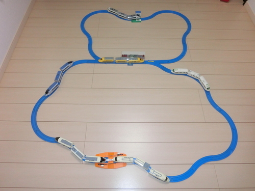 プラレール　連結含む車両6編成と踏み切りレールセット