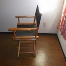 木製折りたたみ式ディレクターチェアの画像