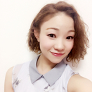 【ステージジャズ・タップダンス、舞台・芸能準備クラス（六本木教室）】子供は、自信を持って取り組める／臨めるものがたった一つあるだけで、他の様々なことに大きな効果と良い影響をもたらします。大きくなってから始めたのでは遅い習い事がたくさんありますが、舞台やステージで子役として活躍したり、キッズダンサーや養成所のオーディションを受けるにも、必要なダンスや表現があります。メリーでは、初めてダンスに触れるこどもさんから舞台や芸能に進みたい子まで、表現や臨み方も導いていきます。の画像