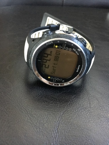 スント D4 ダイブコンピュータ (ゆうき) 渋谷のマリンスポーツの中古