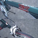 《美品》ブリヂストン TS-7 TRANSIT 折り畳み自転車 20インチ 7速 Wサス ハンドル内蔵式ワイヤー錠 鍵付きの画像