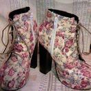 花柄ショートブーツ☆23.0cm☆アイボリー系の画像