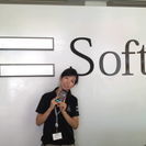 制服がオシャレなソフトバンクショップで仲間と楽しく仕事しようの画像