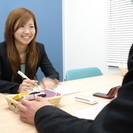 制服がオシャレなソフトバンクショップで仲間と楽しく仕事しようの画像