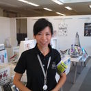 かわいい制服と「チームワーク」がモットーのソフトバンクショップ川...