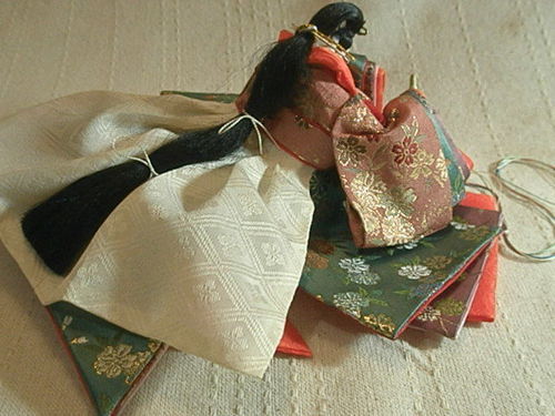 京 着付  雛人形　十二単風　木製台と屏風・雪洞付き