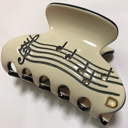 【新品未使用】スワロフスキー使用豪華！スーパーグリップヘアクリップフランス製 音符ト音記号五線譜 24,800円優しいミルキーカラー アレクサンドル