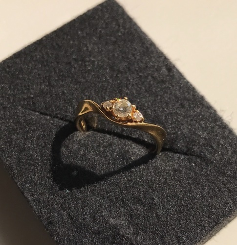 【ほぼ新品】ダイアリング １７万越え！１８金 デパート宝飾店購入 K18 YG