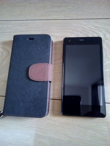 FREETEL　Priori3　LTE　ケース付