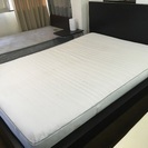 ダブルベッド2個とシングルベッド1個の画像
