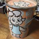 レトロ　オサムグッズ　スチール缶　大きめ　27センチ。