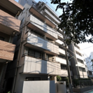 田町徒歩9分のシェアハウス☆2居室に1つの割合で、トイレ、バス、キッチンあり！ - 港区