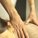 月給30万以上可！時給2,000円以上可！新橋駅5秒！整体・カイロ・ボディセラピスト募集！の画像