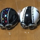 ヘルメット2個の画像