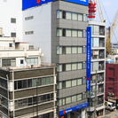 ビル全館　トランクルームのキュラーズです