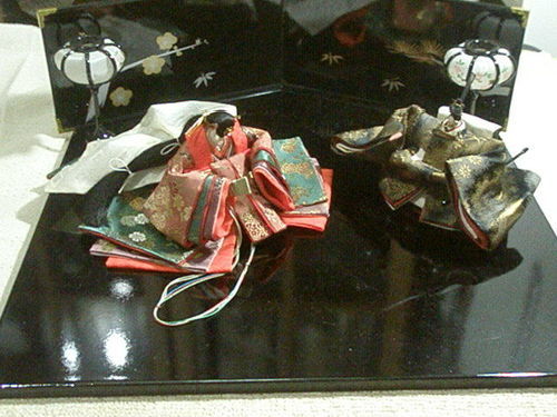 京 着付  雛人形　十二単風　木製台と屏風・雪洞付き