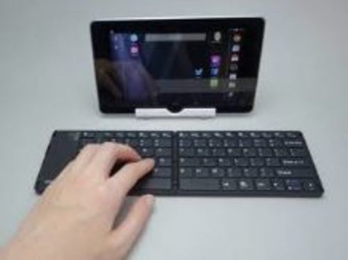 【美品】折り畳みできる軽量のワイヤレスキーボード【郵送可】