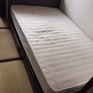 セミダブルベッド、マット付きの画像